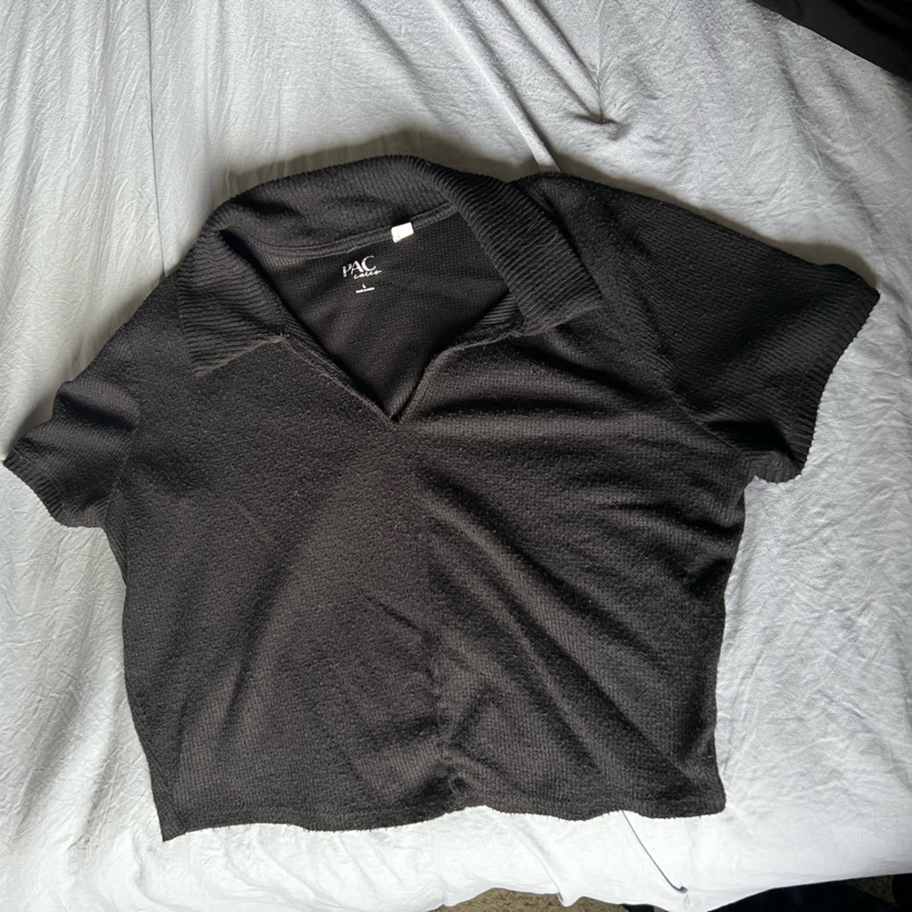 Collared sweater shirt